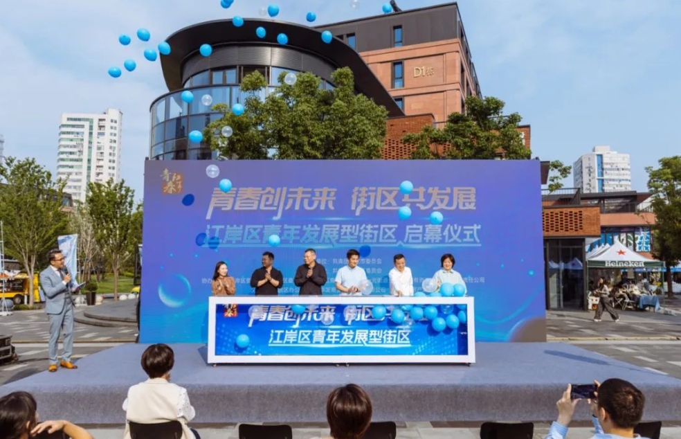 青岛路获评首个“青年发展型街区”，艺术季狂...